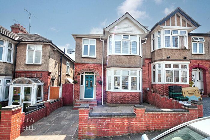 3 Bedroom Semi-Detached House For Sale In Luton, Bedfordshire, LU1