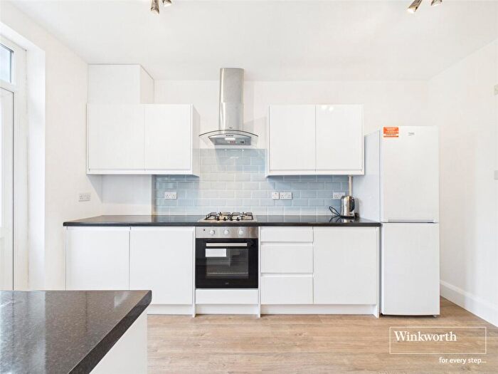 3 Bedroom Semi Detached House To Rent In Meadow Way, London, NW9