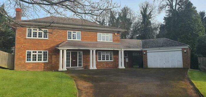 5 Bedroom Detached House To Rent In Donnay Close, Gerrards Cross, SL9