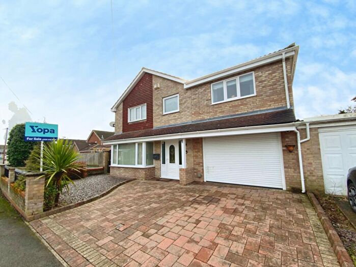 4 Bedroom Detached House For Sale In Hathersage Road, Hull, HU8