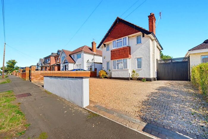 3 Bedroom Detached House For Sale In Syke Ings, Iver, SL0