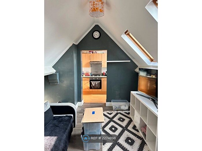 2 Bedroom Flat To Rent In Queens Terrace, Scarborough, YO12