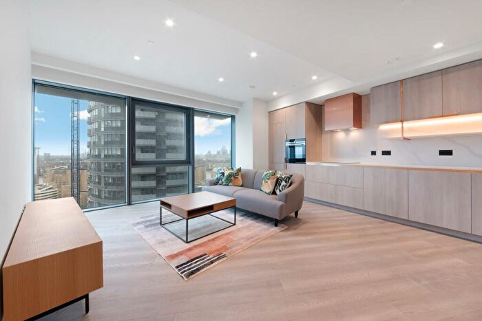 2 Bedroom Apartment To Rent In Aspen, Marsh Wall, London, E22