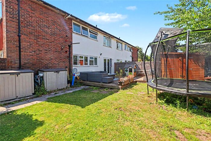 2 Bedroom Maisonette For Sale In Kingfield Drive, Woking, Surrey, GU22