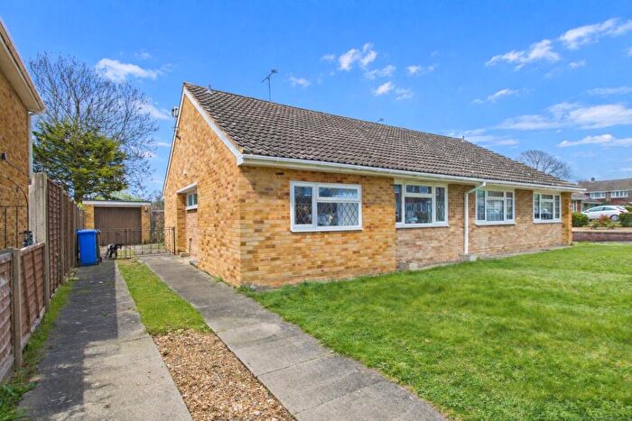 2 Bedroom Bungalow For Sale In Blakes Ride, Yateley, Hampshire, GU46