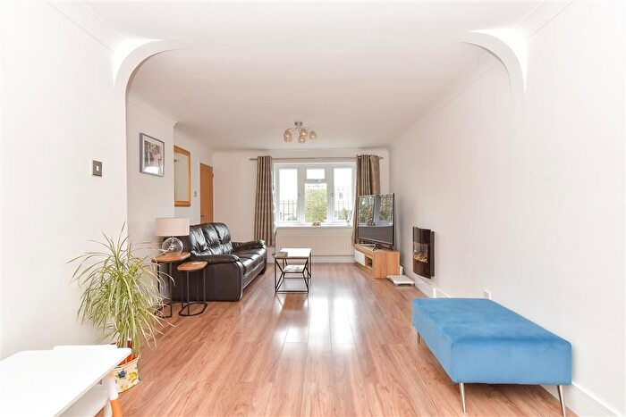 4 Bedroom Detached House For Sale In Loxwood Road, Lovedean, Waterlooville, Hampshire, PO8