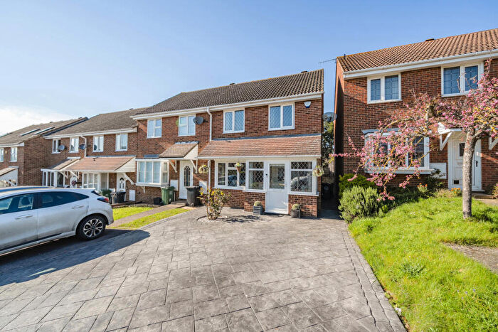 3 Bedroom House For Sale In Sinclair Way, Dartford, Kent, DA2