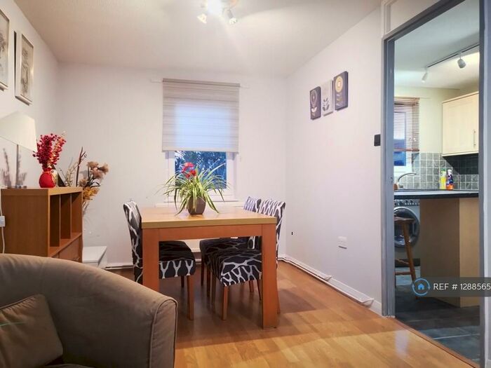 2 Bedroom Flat To Rent In Consul Court, Cambridge, CB4