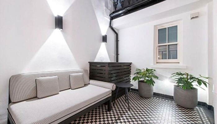 3 Bedroom Flat To Rent In Prince Of Wales Terrace, London, W8