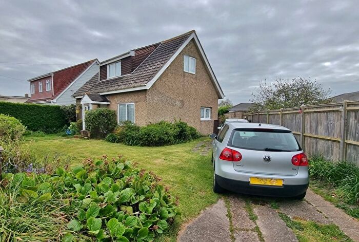 3 Bedroom Detached House For Sale In Eastoke Avenue, Hayling Island, PO11