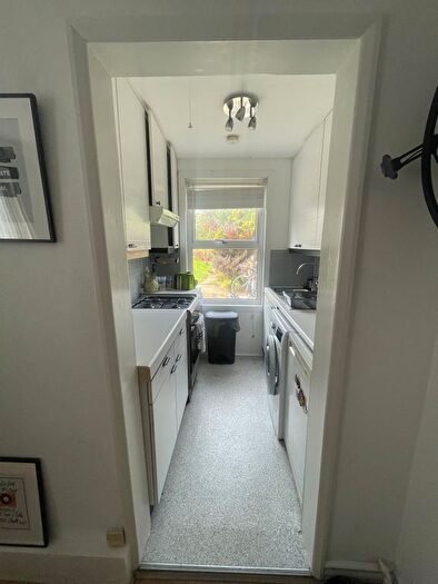 3 Bedroom Flat To Rent In Warwick Road, Ealing, W5