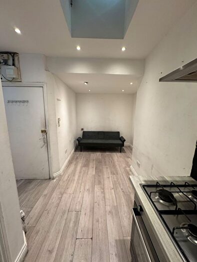 Studio To Rent In High Road Ilford, IG1