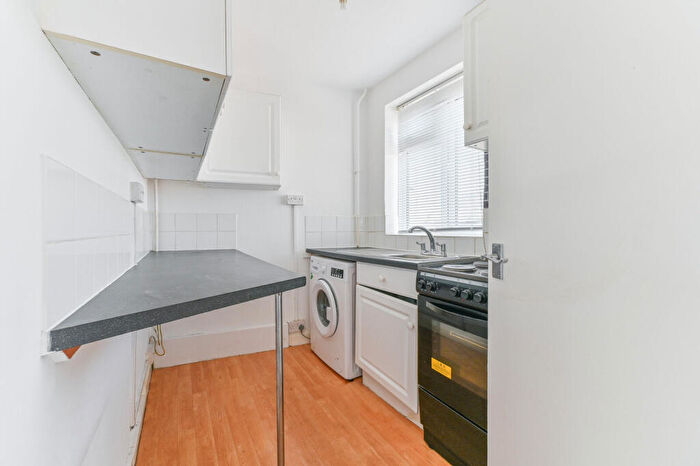 2 Bedroom Maisonette To Rent In Central Parade, Croydon, CR0