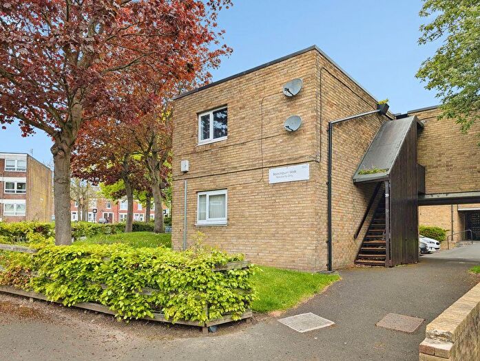 2 Bedroom Flat For Sale In Beechburn Walk, Arthurs Hill, Newcastle Upon Tyne, NE4