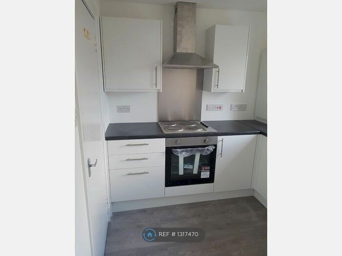 2 Bedroom Flat To Rent In Dalriada Crescent, Motherwell, ML1