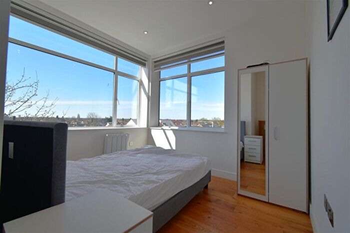 2 Bedroom House To Rent In Stoke Road, Slough, SL2