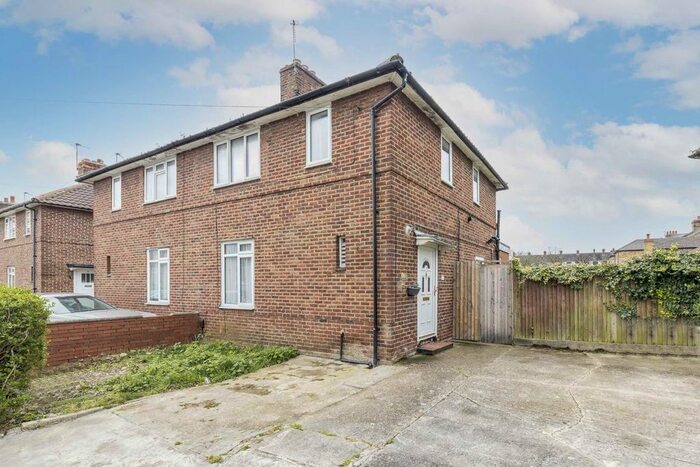 4 Bedroom Terraced House To Rent In Bryony Road, London, W12