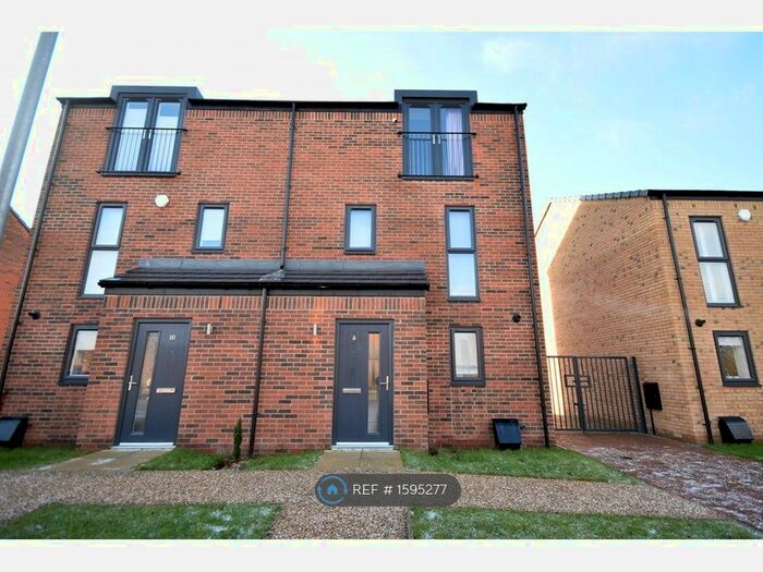 3 Bedroom Semi-Detached House To Rent In Shergar Way, Salford, M6
