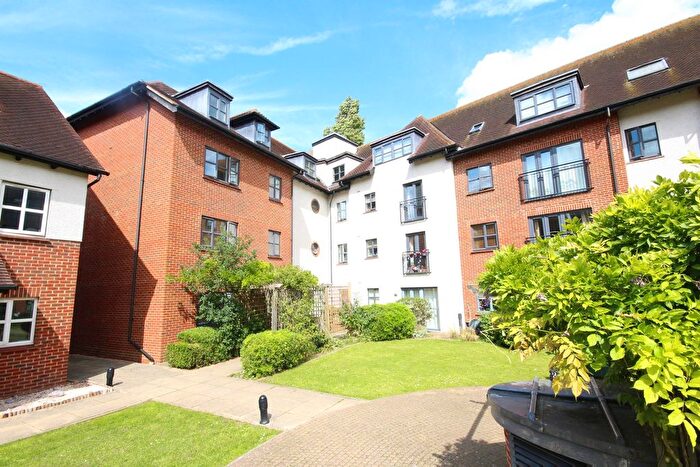 2 Bedroom Flat For Sale In Dunkerley Court, Birds Hill, Letchworth Garden City, SG6