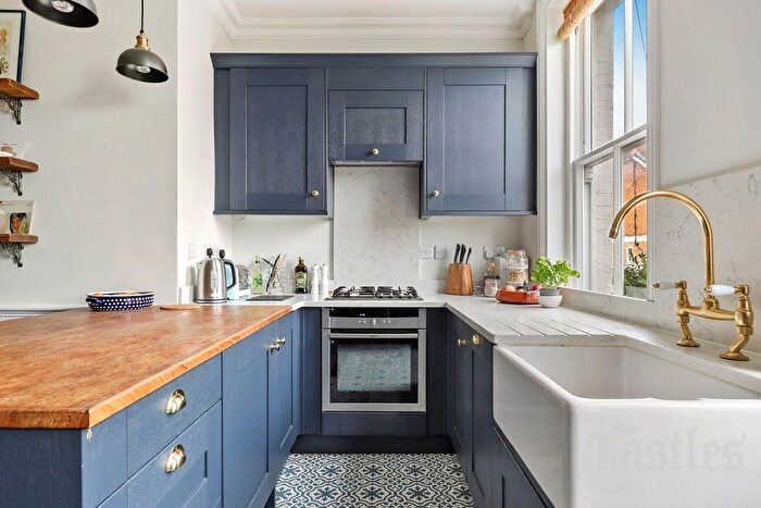 2 Bedroom Flat For Sale In Crouch Hall Road, N8