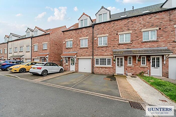 4 Bedroom Town House For Sale In Badgers Way, Cliffe, Selby, YO8