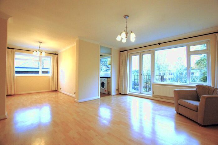2 Bedroom Flat To Rent In Meadow Court, Beckenham Grove, Bromley, BR2