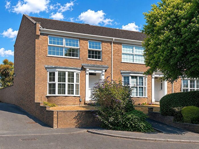 3 Bedroom Terraced House For Sale In Wedgwood Drive, Whitecliff, BH14