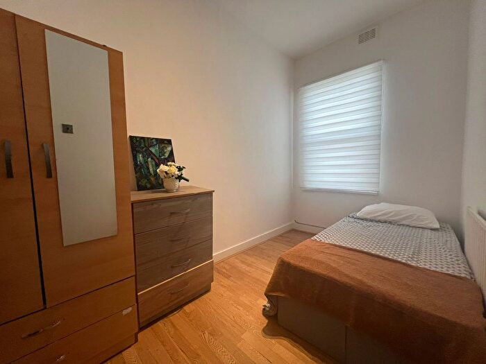 3 Bedroom Flat To Rent In Norfolk Road, Seven Kings, Ilford, IG3