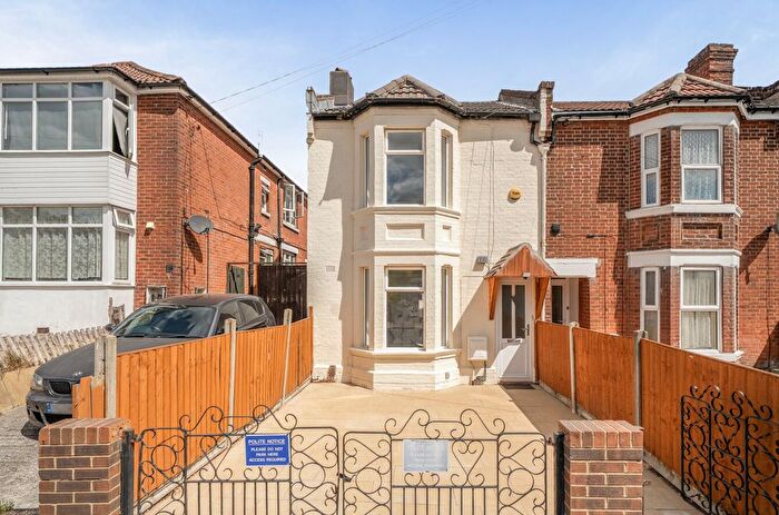 3 Bedroom Semi-Detached House For Sale In Swaythling, Southampton, Hampshire, SO17