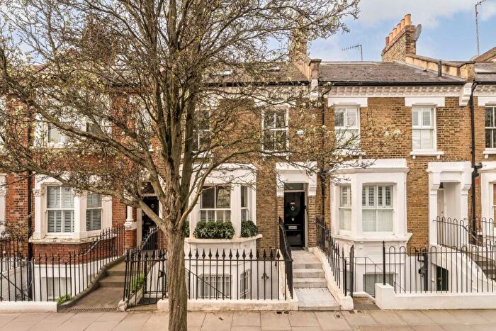 3 Bedroom Maisonette For Sale In Upcerne Road, Chelsea, SW10