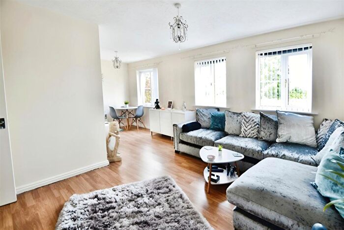 2 Bedroom Flat To Rent In Dunstan Drive, Thorne, Doncaster, DN8