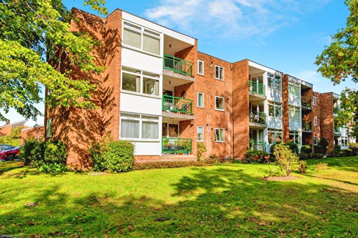 2 Bedroom Flat For Sale In Vermont Close, Southampton, Hampshire, SO16