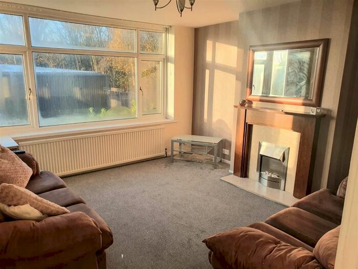 3 Bedroom Semi-Detached House To Rent In Willow Lane, Huddersfield HD1