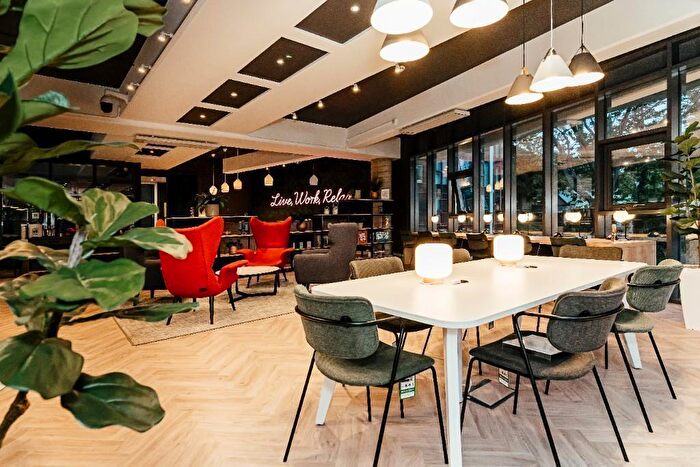 1 Bedroom Flat To Rent In Victoria Road, Leeds, West Yorkshire, LS6