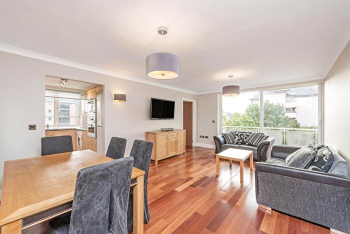 2 Bedroom Flat To Rent In North Bank, London, NW8