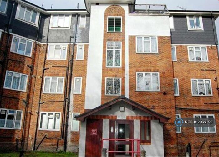 2 Bedroom Flat To Rent In Vane House, London, N2