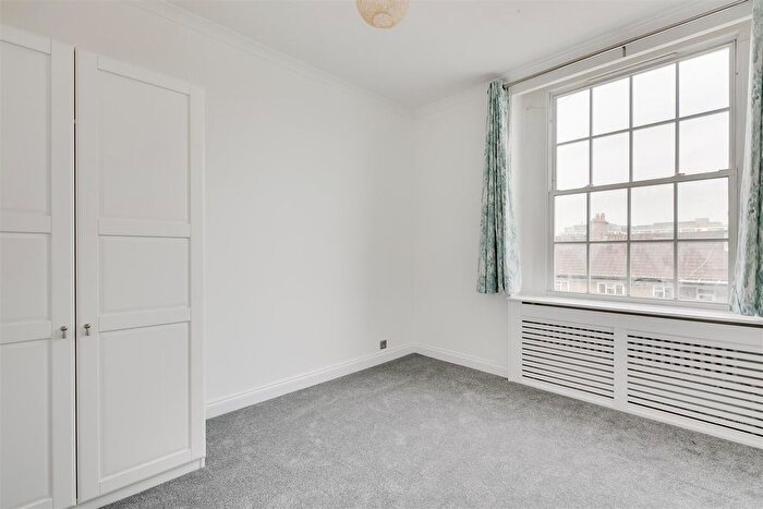 3 Bedroom Flat To Rent In North End House, Fitzjames Avenue, London, W14