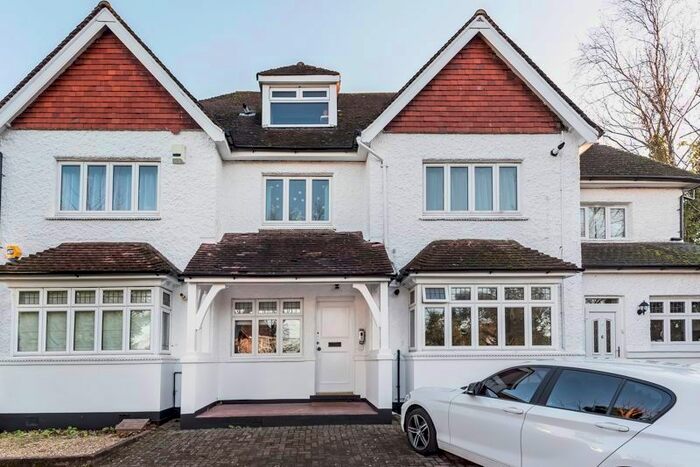 2 Bedroom Flat To Rent In Russell Hill, Purley CR8