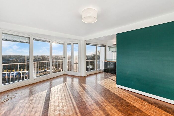 2 Bedroom Flat To Rent In Richmond Hill, Richmond, TW10