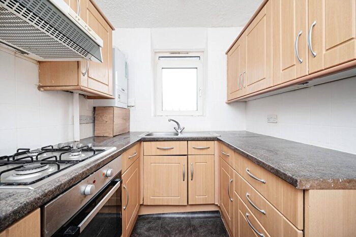 2 Bedroom Flat To Rent In Morning Lane, Hackney, London, E9
