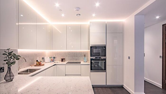 2 Bedroom Apartment To Rent In Thornes House, Nine Elms, SW11
