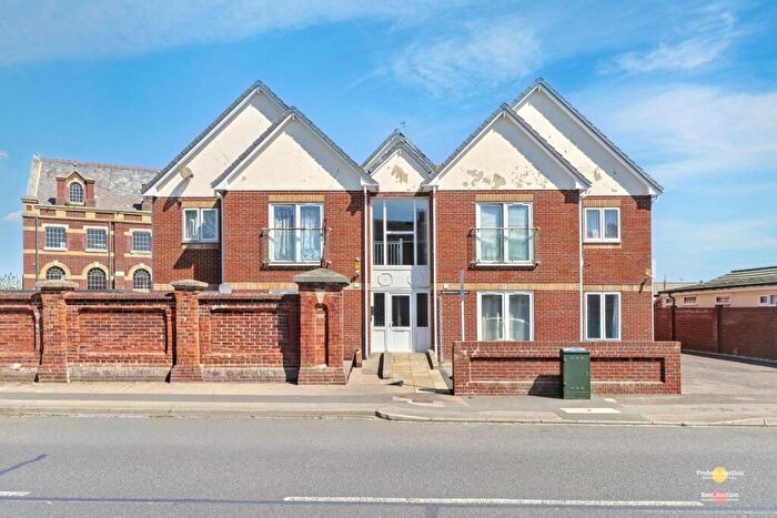 2 Bedroom Apartment For Sale In Flat Henderson Court, - Henderson Road, Southsea, Hampshire, PO4