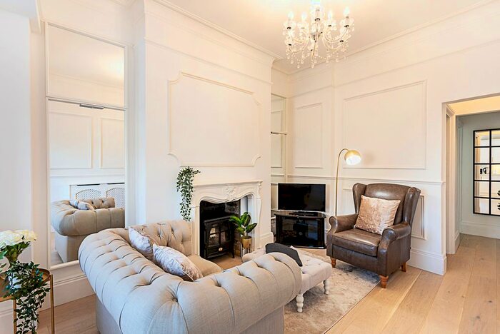 2 Bedroom Flat To Rent In Flat, Sheen Road, London, TW9