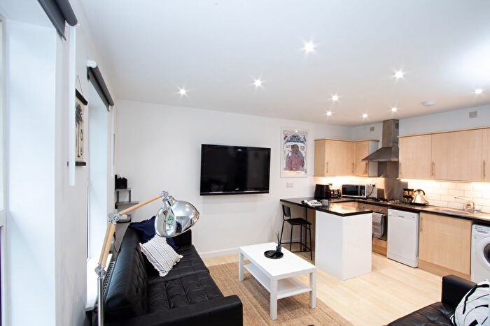 3 Bedroom Maisonette To Rent In Caversham Road, Reading, RG1