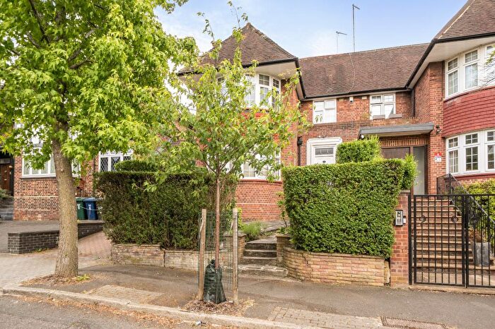 4 Bedroom Semi-Detached House For Sale In Beaufort Drive, Hampstead Garden Suburb Borders, NW11