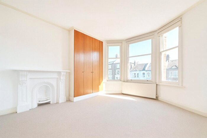 2 Bedroom Apartment For Sale In Lordship Lane, London, SE22