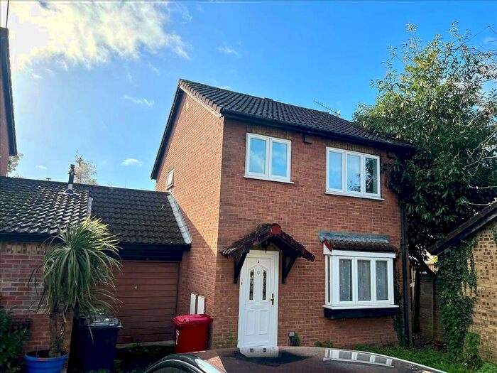 3 Bedroom Property To Rent In Charlton Close, Cippenham, Slough, SL1