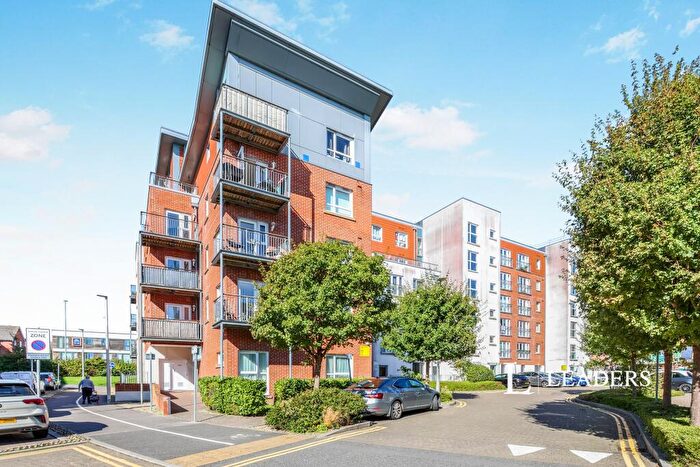 2 Bedroom Flat To Rent In Avenel Way, BH15