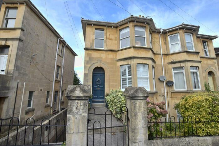 1 Bedroom Apartment To Rent In Lower Oldfield Park, Bath, Banes, BA2