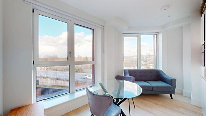 1 Bedroom Flat To Rent In Beverley Way, New Malden, SW20